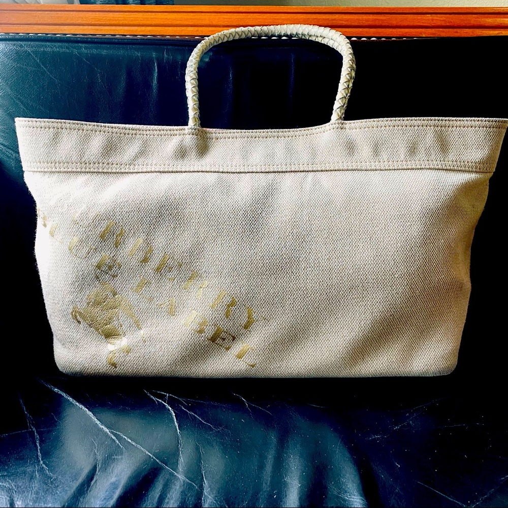 Burberry Cream Tote Bag Functional and Elegant